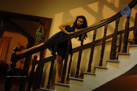 Mythili Tamil Movie Hot Stills Photo 7 Of 65