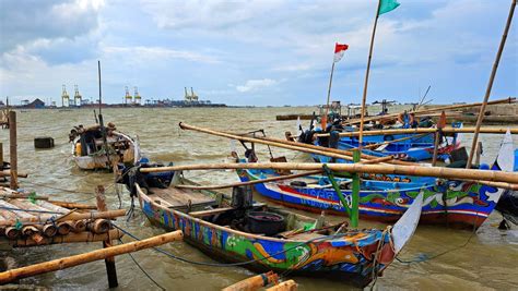 Nestapa Warga Kampung Pesisir Semarang Di Tengah Ancaman Rob