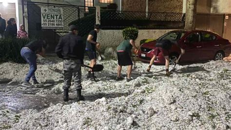 Granizada Pinta De Blanco Calles De Lomas De Las Guilas Cdmx N