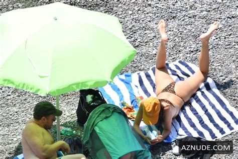 Emily Ratajkowski Sexy Flashes Her Nude Tits In A Tiny Bikini In Positano Aznude