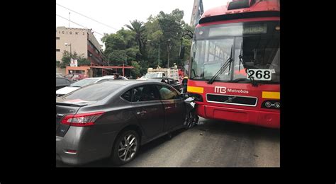 Autom Vil Invade Carril Confinado Y Choca Contra Metrob S Exc Lsior