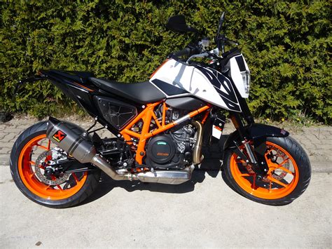 Umgebautes Motorrad KTM 690 Duke R von Bräuer Motorradsport KG 1000PS at