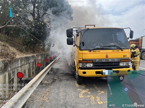 快訊／國3田寮路段火燒車！ 緩撞車路肩突起火烈焰濃煙狂竄 Ettoday社會新聞 Ettoday新聞雲