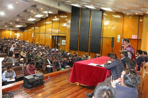 Puno Alcaldes De 223 Centros Poblados Se Reunieron Con El Gobernador