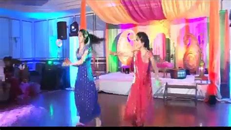 Pakistani Guys Mehndi Dance On Desi Thumka Video Dailymotion Video Dailymotion