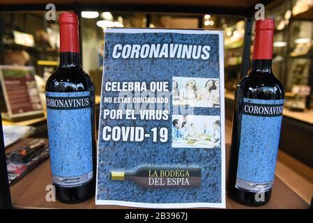 Botellas De Vino Coronavirus En Venta En La Tienda La Tienda Del Espia