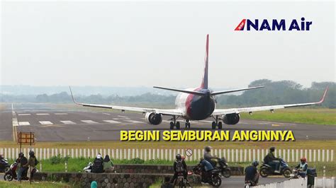 Pesawat Boeing Garuda Lion Batik Nam Air Take Off Di Pinggir Jalan