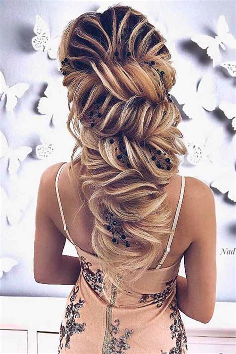 76 Dreamy Prom Hairstyles For A Night Out