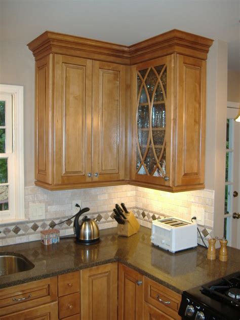 Montclair Maple Square Door Style In Ginger With Sable Glaze By Kraftmaid Traditional