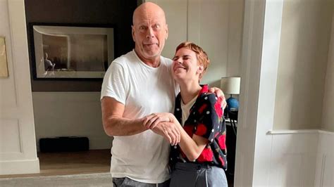 SOUNDIS Bruce Willis Ακόμα θυμάται ποια είμαι Η κόρη του μιλά