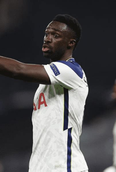 Tottenham Hotspur Confirma La Salida De Davinson Sánchez De Esta Polémica Manera Strikers Cracks