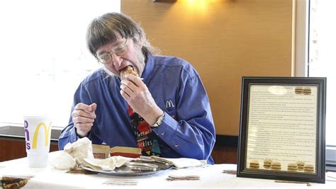 Fond du Lac's Don Gorske breaks McDonald's Big Mac world record