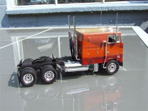 Matts4LittleWheels: Peterbilt 352 Cabover