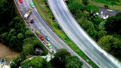 Acidente bloqueia Rodovia Fernão Dias e provoca congestionamento no