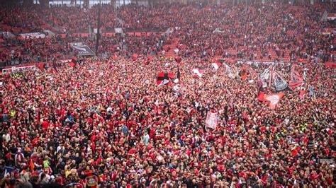 Bayer Leverkusen Fans Invade The Pitch After One News Page VIDEO