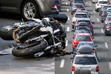 Koszmarny Wypadek Z Udzia Em Motocyklisty Nierozwa Ny Kierowca Wymusi