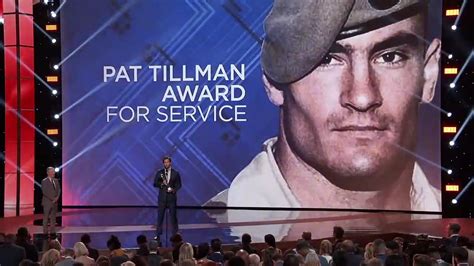 Jake Wood Accepts Pat Tillman Award For Service Vídeo Dailymotion