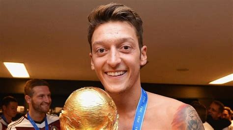 Mesut Zil Anuncia Su Retiro Del F Tbol