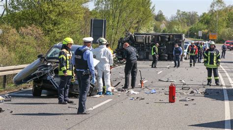 Polizei sucht Zeugen nach tödlichem Unfall auf B62 bei Kirchhain