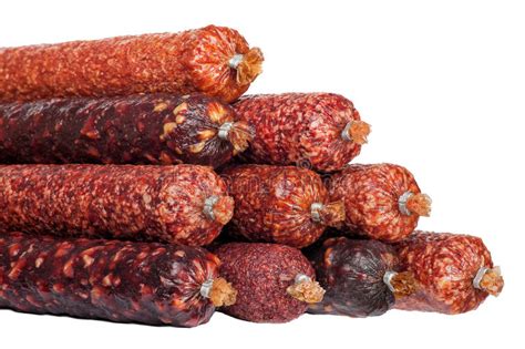 Salchichas Del Salami Aisladas En El Fondo Blanco Imagen De Archivo