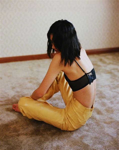 Siêu mẫu đắt giá nhất Trung Quốc bán nude trên tạp chí nổi tiếng