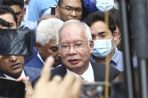 1mdb Scandal Court Orders Ex Malaysian Pm To Enter Defense In Second