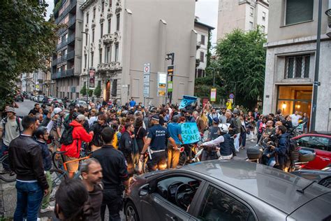 Milano La Protesta Di Pedoni E Ciclisti Paralizza Il Traffico In Citt