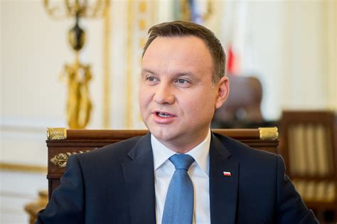 Prezydent Polska odnawia się i zyskuje piękną twarz