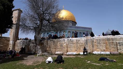 Polisi Israel Larang Umat Muslim Masuk Dan Tutup Semua Pintu Ke Masjid