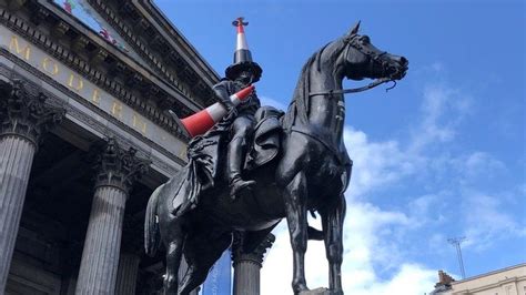 Duke Of Wellington Is The Statue S New Hat A Parting Gift From Banksy