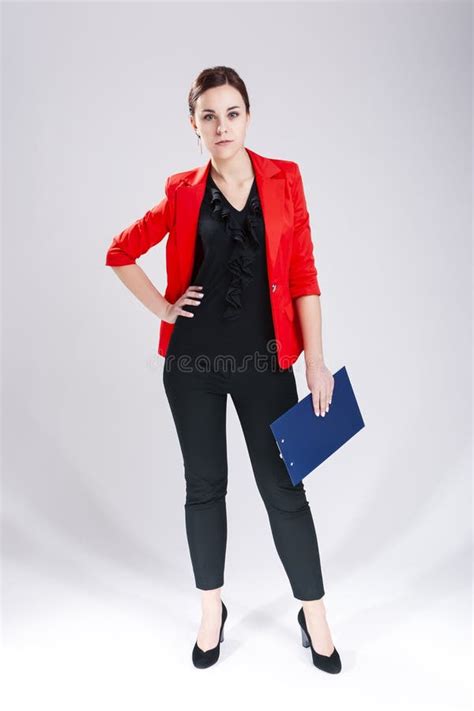 Vrouwen In Het Bedrijfsleven Volledig Beeld Van Een Zelfverzekerde Caucasiaanse Brunette Vrouw