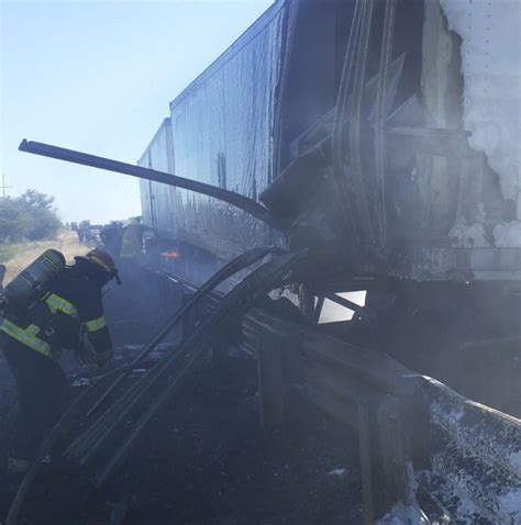 Se incendia tráiler cargado de azúcar por la maxipista Culiacán