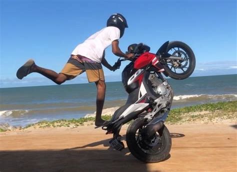 MANOBRAS DE MOTOCICLETA INCLUINDO WHEELING SÃO RECONHECIDAS COMO