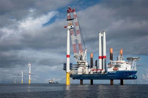 Parc éolien en mer de Saint Nazaire les dernières éoliennes installées