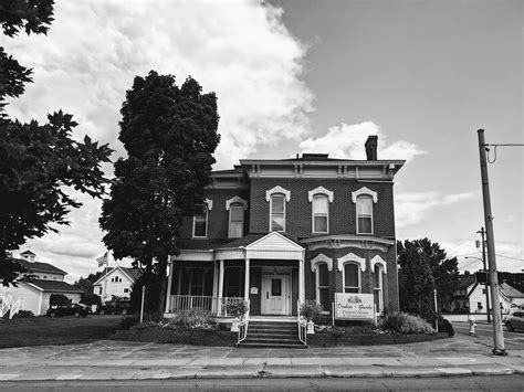 Denbow Funeral Home: Uniting Families with Sympathetic funeral Services and Support