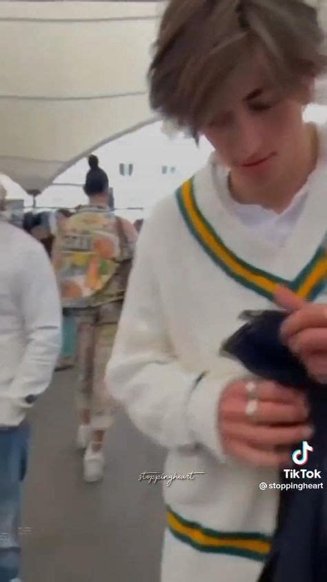 100 Heartstopper Ideas In 2024 Alice Book Cute Gay It Cast