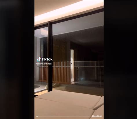 Hot Tiktoker gây tranh cãi khi hào hứng quay clip trải nghiệm bão Đà Nẵng Lần đầu hồi hộp ghê