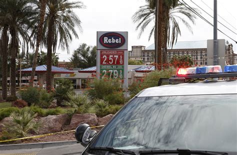 Suspect In Custody After 2 Women Stabbed At Las Vegas Gas Station