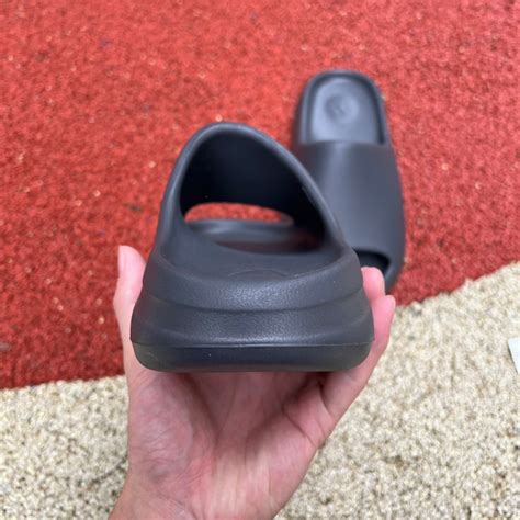 Yeezy Slide Onyx Sneakers Reps