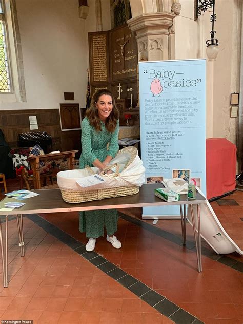 Kate Middleton Unpacks Donations At A Baby Bank In Sheffield Artofit