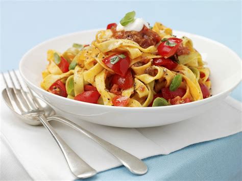 Pasta Mit Hackfleisch Und Tomaten Rezept Eat Smarter