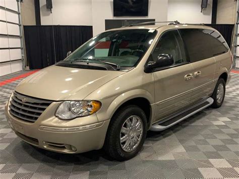 2005 Chrysler Town And Country Limited Trucks And Auto Auctions