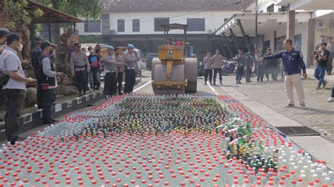 Botol Miras Hasil Operasi Pekat Semeru Di Jombang