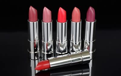 Warna Lipstik Nude Untuk Berbagai Warna Kulit