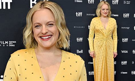 Elisabeth Moss Stands Out In An Eye Catching Yellow Gown At The Handmaid S Tale Premiere Daily