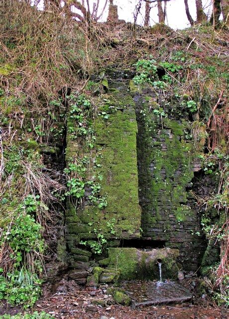 Vertical Culvert In Railway Cutting Kevin Waterhouse Cc By Sa 2 0