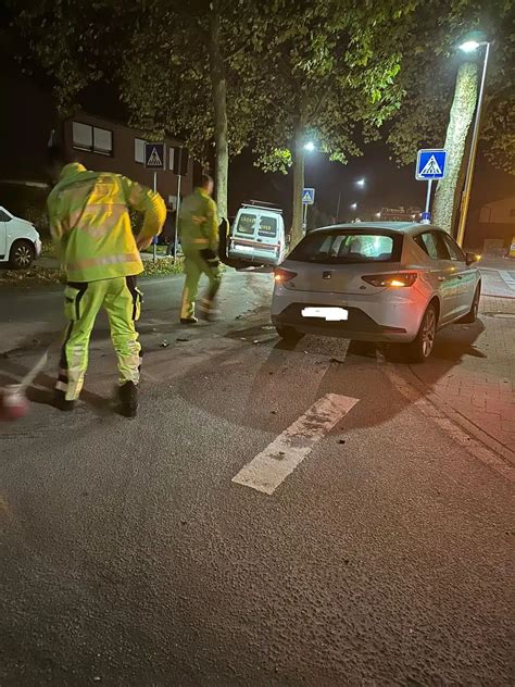 Auslaufende Betriebsstoffe Nach Verkehrsunfall Feuerwehr Gronau