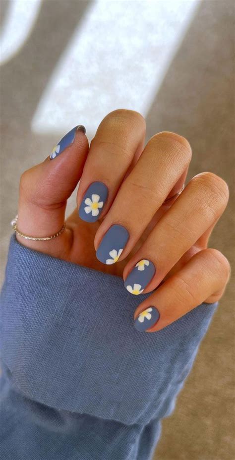 Your Nails Deserve These Floral Designs Daisy Dusty Blue Nails