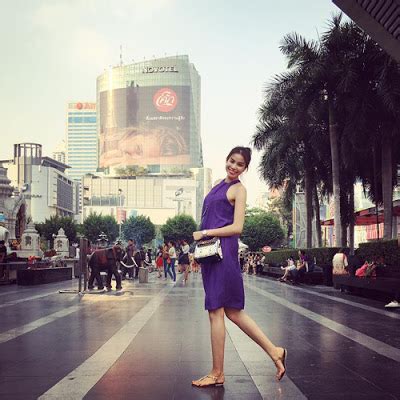 Hoa hậu Phạm Hương tự tin khoe dáng với Bikini nóng bỏng mắt