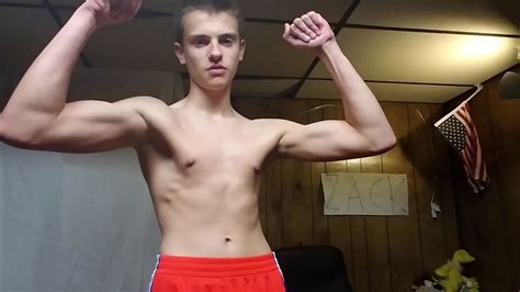 15 Year Old Bodybuider Flexing Youtube